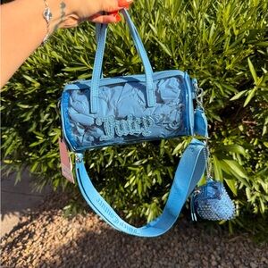 *BNWT JUICY COUTURE BLUE CROSSBODY BARREL BAG WITH STUDDED MINI BAG CHARM*